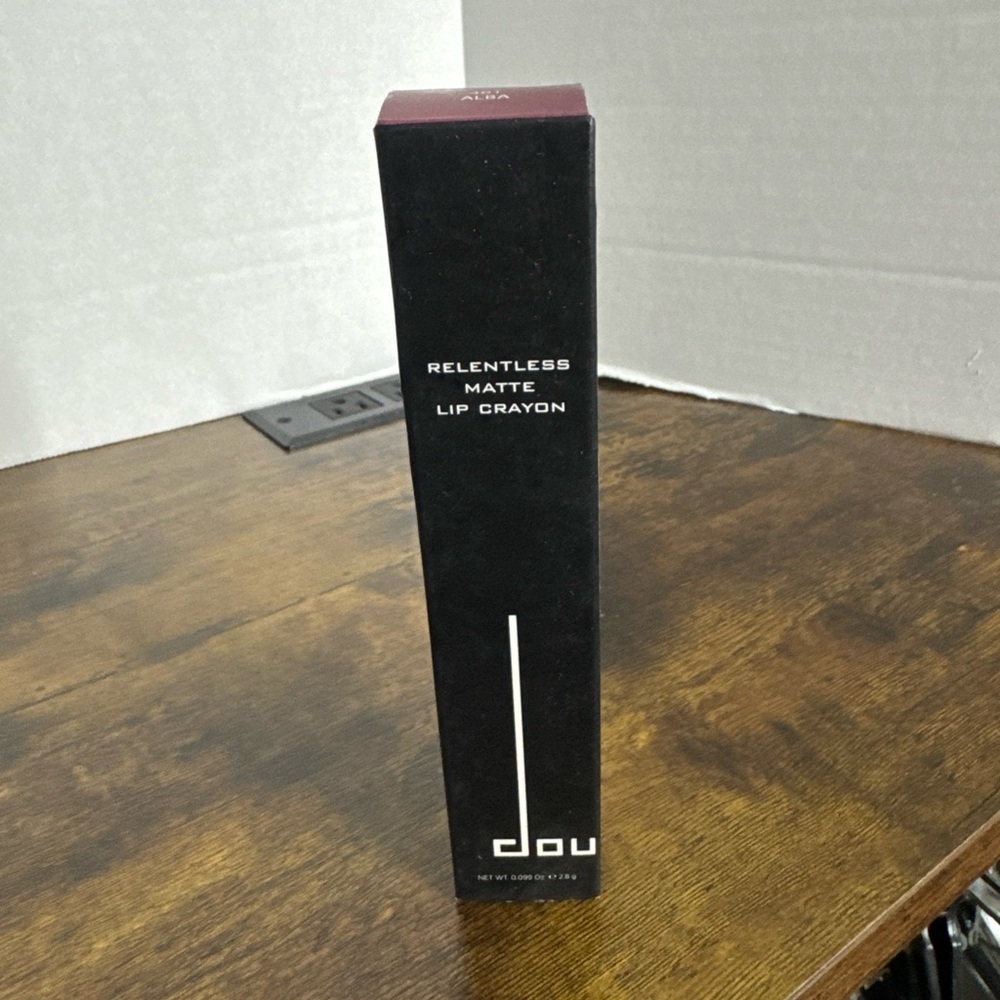 Doucce Cosmetic Relentless Matte Lip Crayon Alba 401 Full Coverage Lipstick